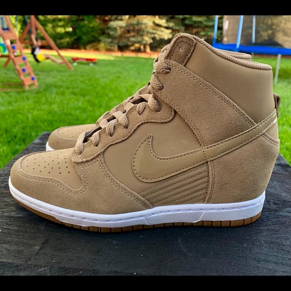 WMNS DUNK SKY HIGH ESSENTIAL SIZE 7.5 NWT - Picture 4 of 6